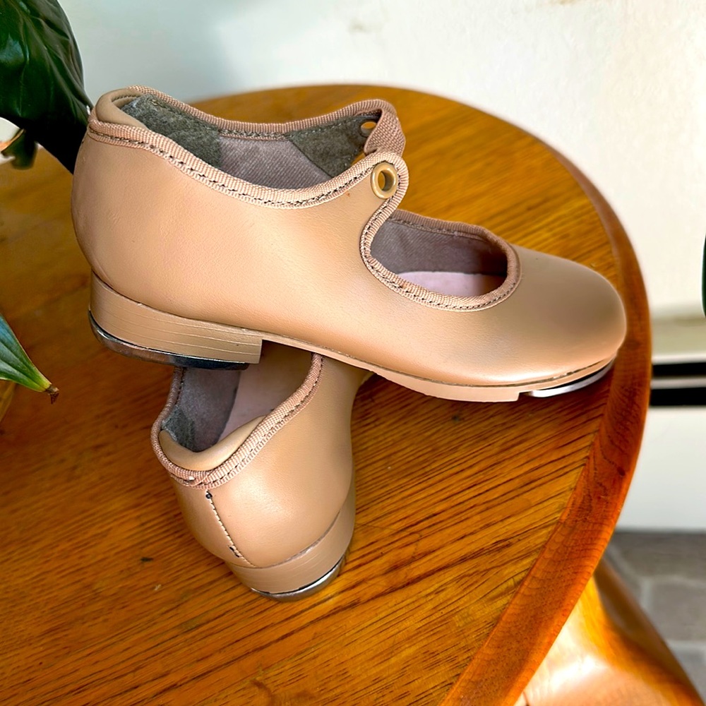 Capezzio Tan little girls Tap shoes with elastic band on top